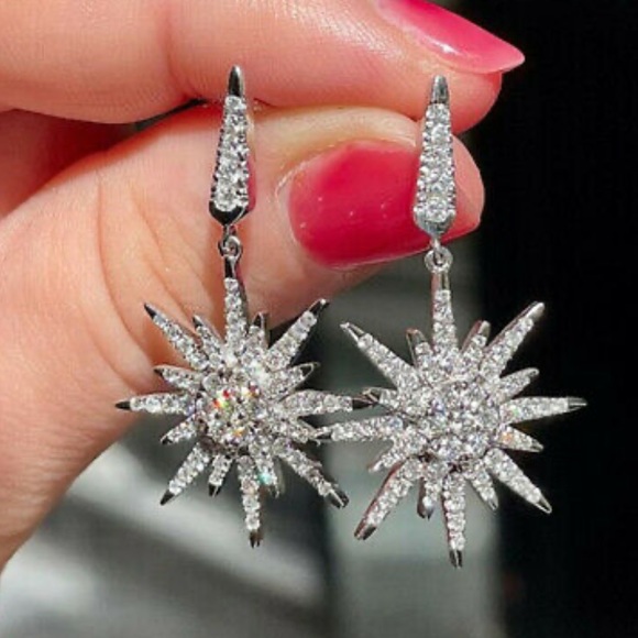 Jewelry - NWT Gorgeous STERLING SILVER diamond earrings